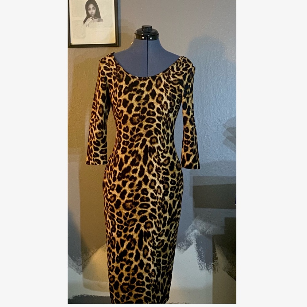 Long sleeve leopard midi dress